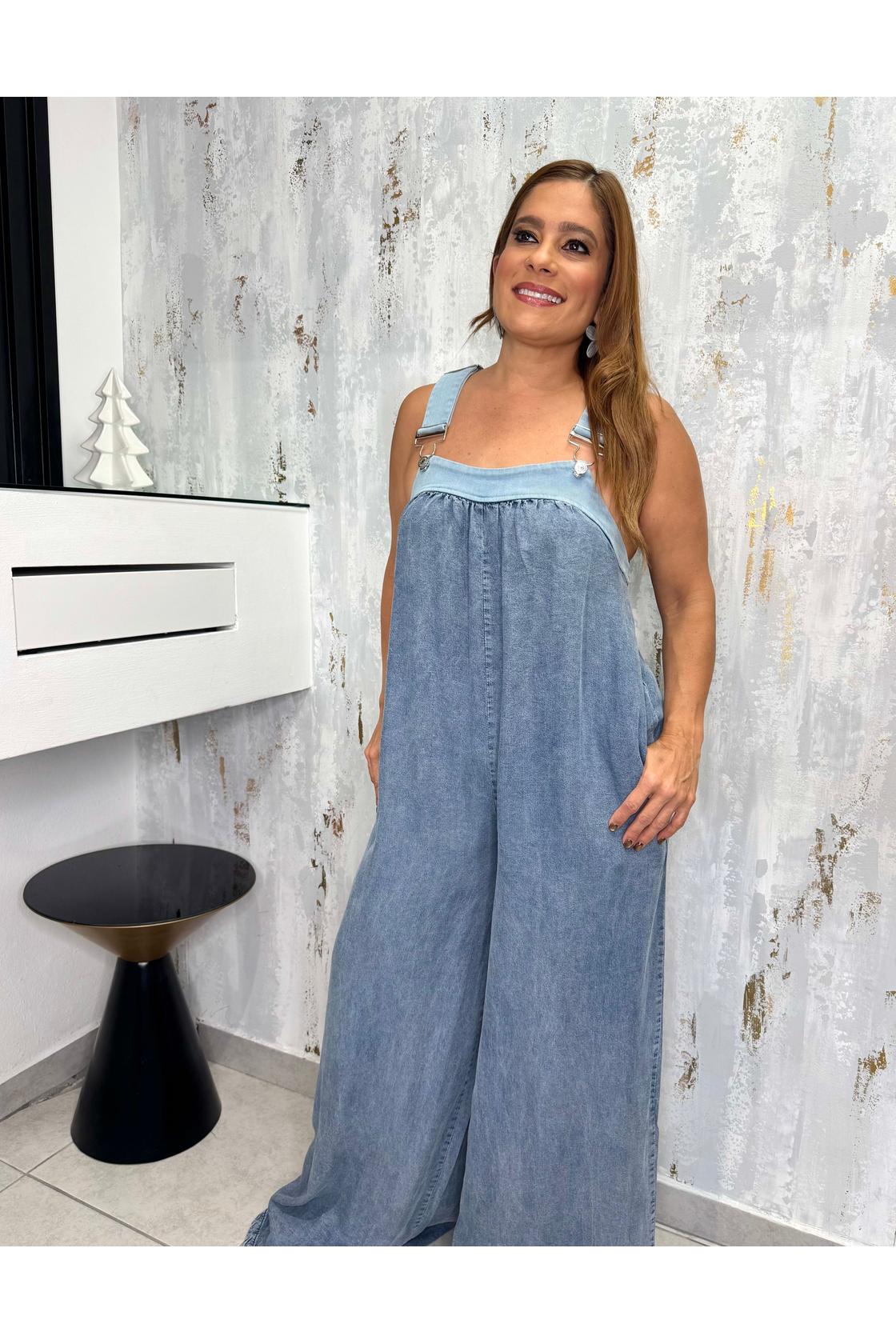 Buttoned Strap Pleat
Wide Leg Denim Overall