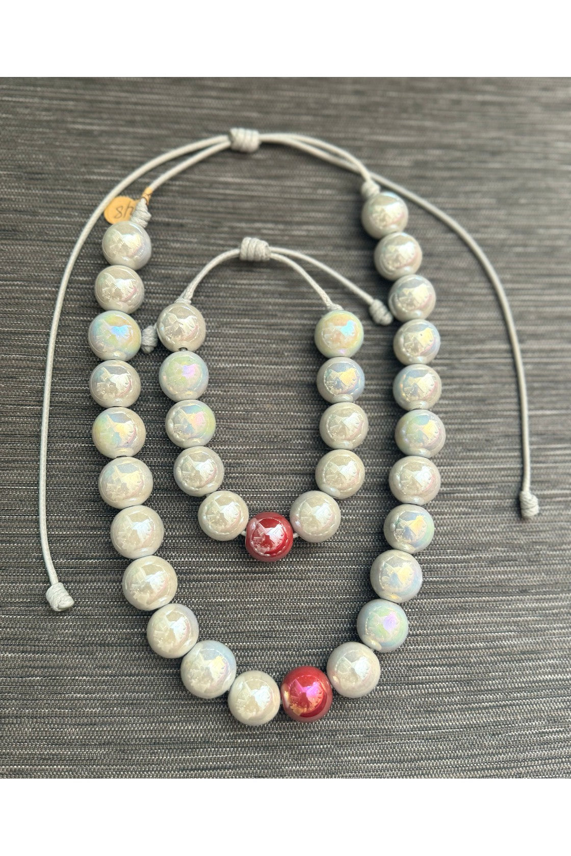 Set of necklace and bracelet with metallic balls