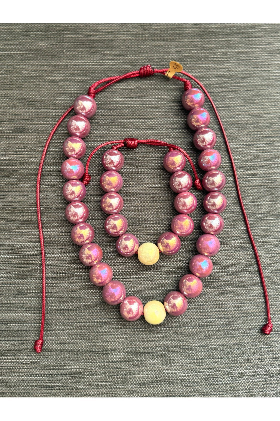 Set of necklace and bracelet with metallic balls