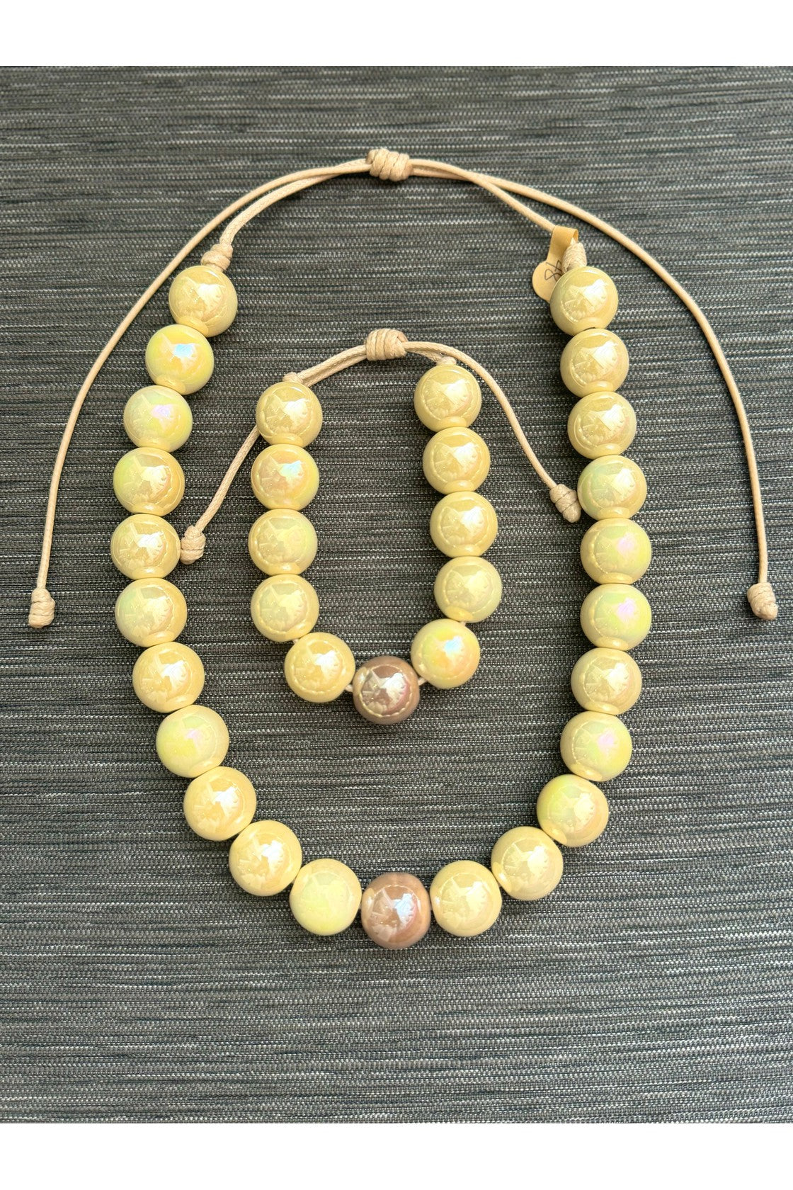 Set of necklace and bracelet with metallic balls