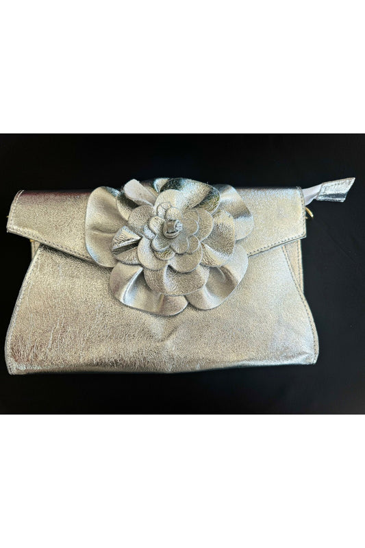 Metallic clutch flower