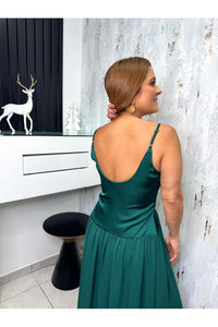 Scoop Neckline Sleeveless
Flowy Hem Maxi Dress